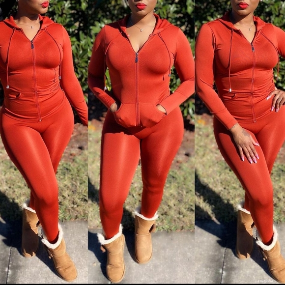 Stretchy tracksuits - Picture 4 of 6